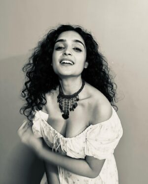 Kashish Khan Instagram - Jesus walked on water, I’m sailing on land. You don’t believe me? Swipe….sailing away the madness, the wonders, the learnings of the Dark and Light, sailing into the depths where greatness is born anew with the chants of Truth✨
Special 26 Birthday to me✨🌹
.
.
.
.
.
#birthday #birthdaywishes #grateful #existentialism #love #truth