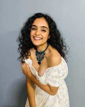 Kashish Khan Instagram - Jesus walked on water, I’m sailing on land. You don’t believe me? Swipe….sailing away the madness, the wonders, the learnings of the Dark and Light, sailing into the depths where greatness is born anew with the chants of Truth✨
Special 26 Birthday to me✨🌹
.
.
.
.
.
#birthday #birthdaywishes #grateful #existentialism #love #truth