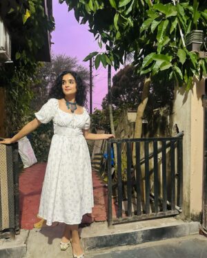 Kashish Khan Instagram - Jesus walked on water, I’m sailing on land. You don’t believe me? Swipe….sailing away the madness, the wonders, the learnings of the Dark and Light, sailing into the depths where greatness is born anew with the chants of Truth✨
Special 26 Birthday to me✨🌹
.
.
.
.
.
#birthday #birthdaywishes #grateful #existentialism #love #truth