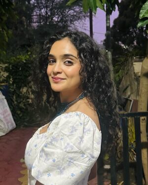 Kashish Khan Instagram - Jesus walked on water, I’m sailing on land. You don’t believe me? Swipe….sailing away the madness, the wonders, the learnings of the Dark and Light, sailing into the depths where greatness is born anew with the chants of Truth✨
Special 26 Birthday to me✨🌹
.
.
.
.
.
#birthday #birthdaywishes #grateful #existentialism #love #truth