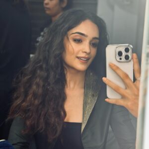 Kashish Khan Instagram - Random mirror selfie dump pt.1/♾️✨