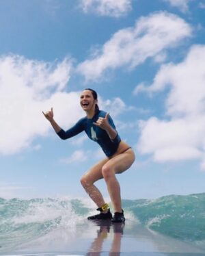 Kat Fairaway Instagram - 🦜🌊Can’t hide the bliss. Thanks for pushing me into the wave @robertmperry 🙈