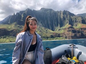 Kat Ingkarat Instagram - Happy Earth Week! 
So grateful for all the beautiful things that have existed long before me.
I’m only a visitor.
Love you Mother Earth♥️
.
(A rare photo of me smiling, woke up at 5am to go see sleeping dolphins😂😭
Only the second photo was taken from a helicopter, the rest were taken from this very boat!! Small boats can get you inside the sea caves, it was the best! Also a GREAT workout because you have to hold on for your life for hours😂
Can’t wait to go exploring nature again!)