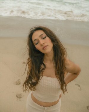 Kat Ingkarat Instagram - What's meant for me is here in this moment,
my heart is wide open and ready to let go of what's meant to leave. And my heart is ready for what's meant to enter my life ✨🌔🌊

Photos by the amazing 
@sweetjonproductions
#california