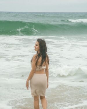 Kat Ingkarat Instagram - What's meant for me is here in this moment,
my heart is wide open and ready to let go of what's meant to leave. And my heart is ready for what's meant to enter my life ✨🌔🌊

Photos by the amazing 
@sweetjonproductions
#california
