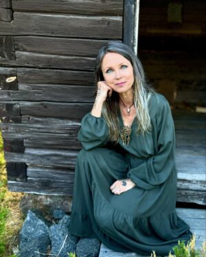 Katariina Souri Instagram - Mitä mieltä uusista nettisivuista?

https://www.katariinasouri.com/

Unimyytti -kirja nyt tilattavissa sivuilta ennakkoon. Tilaajana pääset lukemaan heti kirjan alkupuoliskon tekstejä ja keskustelemaan niistä suljetulle foorumille. 

Kustannan ja julkaisen kirjan itse ja arvostan suunnattomasti ennakkoon tilaavien panosta kirjan viimeistelyn osalta! Kiitos teille ❤️😘

Alun sanat kaikkien luettavissa. Mielellään otan vastaan palautetta!
