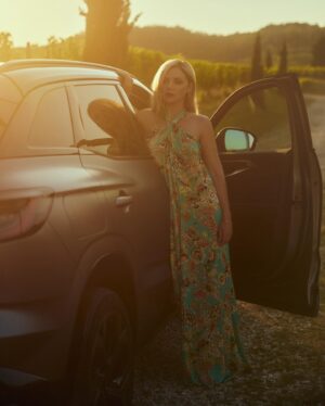 Katarina Čas Instagram - Mon nouvel ami☀️#ambassador #renaultaustral 
Čas za nove pustolovščine z novim SUV - Renault Austral E-Tech full hybrid-om. 🌟 #hybrid #newkidontheblock #loveit 
@renault_si 
📸 @ursapremik 
💄 @lea.bole