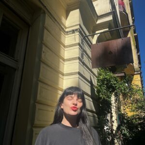 Katarzia Instagram - Leto v ktorom sa nosia hlavne smokingy bolo lenivé a teraz prichádza hudobné tornádo pozor pozor ☠️