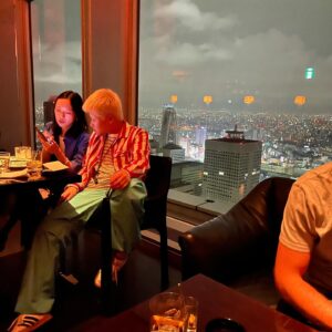 Katarzyna Herman Instagram - TOKIO 🎥 BY NIGHT 
Miejsca z filmów : 
-bar z „Między słowami „S.Coppoli na ostatnim pietrze Hotelu Hayatt

-kibelek  I bar z „Perfect Days”W.Wendersa