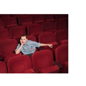 Katarzyna Herman Instagram - Teatr Dramatyczny wystawił mnie na licytację —❤️ dla @fundacjawosp -uff 
Spacer zakamarkami teatru 
a teatr to ogromny 

(loża Stalina ,
garderoby ,pracownie ,bufet ,kulisy ,tarasy ,gabinety itd )
w moim towarzystwie oraz podwójny bilet na spektakl do wyboru ale tylko niestety ze mną -do wyboru parę tytułów . Realizacja do wakacji a po spektaklu może herbata w kuluarach ? 
Z a p r a s z a m 

Ps.A dziś robię koleżeńskie zastępstwo w fantastycznym „Dziwnym przypadku  psa nocną porą”wg powieści Marka Haddona @mjphaddon -trzymajcie 👍🏼 i jeśli nie połamię nóg to ten spektakl też można wziąć pod uwagę przy licytacji 

Link w moim Bio
 
Ale dziś lepiej nie przychodźcie sprawdzać jak mi poszło