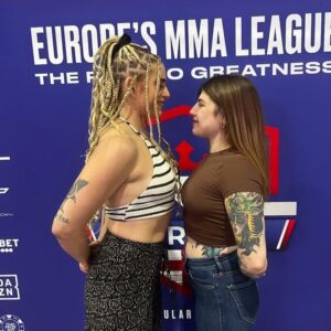 Kate Bacik Instagram - PFL tournament’s first stop ✋ @shanelle_dyer gets it done first round and me and @purplesupernova7 found an interesting way of facing each other off 👀😂 
#pfl #friends #mma #newcastle