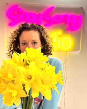 Kate Rusby Instagram - Aww I cannot wait for this spring tour!! 🥰🌸☀️🌱

Some of you have been asking what it will be! Well, I was reminiscing about filming the Singy Songy Sessions through 2020 (still available to view on my YouTube channel) we loved doing them each week to send out to you and brought us so much joy hearing from you all, your stories and how you connect with different songs. So we thought we’d bring a similar gig out on the road.😃🌷🌻

A more petite touring format so a little more acoustic in parts, with myself and the incredibly talented Damien O’Kane, Duncan Lyall and Sam Kelly. 🌸 

Quite a few of the dates are selling fast so see below for gigs if you fancy coming along. Like I say TOTALLY CAN’T WAIT! 🎊