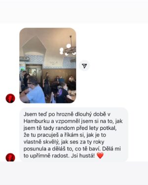 Kateřina Janečková Instagram - V 1 jedinej den: co vnímáte Vy a co je za oponou?
Emoční a energická labilita, vyčerpanost protkaná vděčností. Tenhle život je zatraceně barevnej, poznávám nepředstavitelný odstíny stavů a nálad. A většinu času jsem low, abych pak se ságem pro Vás mohla být high as *🙌🏻
A takhle stále dokola🔄, se snahou snižovat vrcholy sinusoidy směrem ke středu.
