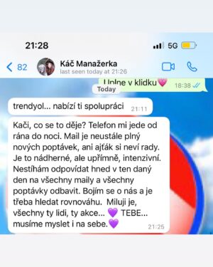 Kateřina Janečková Instagram - V 1 jedinej den: co vnímáte Vy a co je za oponou?
Emoční a energická labilita, vyčerpanost protkaná vděčností. Tenhle život je zatraceně barevnej, poznávám nepředstavitelný odstíny stavů a nálad. A většinu času jsem low, abych pak se ságem pro Vás mohla být high as *🙌🏻
A takhle stále dokola🔄, se snahou snižovat vrcholy sinusoidy směrem ke středu.