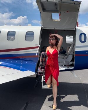 Kateřina Janečková Instagram - Děkuju! 🙏

	1.	V únoru na Bali jsem si afirmovala (viď, Šárko?), že poletím privátním letadlem díky saxofonu. Splněno!! ✈️ (Díky, Leni!)
	2.	Zbožňuju ten napínavej moment před tím, než poprvé fouknu na akci do saxofonu! 🎷 (Díky, Martine!)
	3.	Hraní na oslavách padesátin teď u mě na programu frčí ze všeho nejvíc. Z této mě rovnou poptali i na hraní na svatbě. Ještě letos! Nejlepší feedback! ❤️ (Díky, Broňo!)
	4.	Většinu času pořád trávím v autě. Třeba kafem ☕.. (Děkuju, Aleši!)
	5.	.. nebo třeba taky s vínem od @vinarstvifabikovic 🍷 (Díky za tohle propojení, Klárko, ty víš!)
	6.	Konečně si vybírám projekty, které mě opravdu baví! ✨ (Díky, Šimone!)
	7.	„Jéé, vy jste ta saxofonistka, díky které jsem před rokem začala hrát na saxofon!“ 🎶 (Díky, Ivanko, a všem, kdo mi to říkáte. Je Vás neskutečně moc! 🥹Všech generací!)
	8.	Svatby! Děkuju, že můžu prožívat lásku s Vámi! 💕
