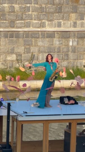 Kateřina Janečková Instagram - NETRADIČNÍ KONCERT KJ SAX na olomoucké Náplavce ⛴️⚓️🎷magické, epické, dechberoucí a nezapomenutelné. 

🤍 Díky za skvělý zážitek @kj.sax @pelikansimon @plavby_olomouc 
___

#olomouc #plavbyolomouc #naplavka #koncert #kjsax #ololod