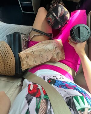 Kateřina Janečková Instagram - Děkuju! 🙏

	1.	V únoru na Bali jsem si afirmovala (viď, Šárko?), že poletím privátním letadlem díky saxofonu. Splněno!! ✈️ (Díky, Leni!)
	2.	Zbožňuju ten napínavej moment před tím, než poprvé fouknu na akci do saxofonu! 🎷 (Díky, Martine!)
	3.	Hraní na oslavách padesátin teď u mě na programu frčí ze všeho nejvíc. Z této mě rovnou poptali i na hraní na svatbě. Ještě letos! Nejlepší feedback! ❤️ (Díky, Broňo!)
	4.	Většinu času pořád trávím v autě. Třeba kafem ☕.. (Děkuju, Aleši!)
	5.	.. nebo třeba taky s vínem od @vinarstvifabikovic 🍷 (Díky za tohle propojení, Klárko, ty víš!)
	6.	Konečně si vybírám projekty, které mě opravdu baví! ✨ (Díky, Šimone!)
	7.	„Jéé, vy jste ta saxofonistka, díky které jsem před rokem začala hrát na saxofon!“ 🎶 (Díky, Ivanko, a všem, kdo mi to říkáte. Je Vás neskutečně moc! 🥹Všech generací!)
	8.	Svatby! Děkuju, že můžu prožívat lásku s Vámi! 💕