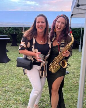 Kateřina Janečková Instagram - Děkuju! 🙏

	1.	V únoru na Bali jsem si afirmovala (viď, Šárko?), že poletím privátním letadlem díky saxofonu. Splněno!! ✈️ (Díky, Leni!)
	2.	Zbožňuju ten napínavej moment před tím, než poprvé fouknu na akci do saxofonu! 🎷 (Díky, Martine!)
	3.	Hraní na oslavách padesátin teď u mě na programu frčí ze všeho nejvíc. Z této mě rovnou poptali i na hraní na svatbě. Ještě letos! Nejlepší feedback! ❤️ (Díky, Broňo!)
	4.	Většinu času pořád trávím v autě. Třeba kafem ☕.. (Děkuju, Aleši!)
	5.	.. nebo třeba taky s vínem od @vinarstvifabikovic 🍷 (Díky za tohle propojení, Klárko, ty víš!)
	6.	Konečně si vybírám projekty, které mě opravdu baví! ✨ (Díky, Šimone!)
	7.	„Jéé, vy jste ta saxofonistka, díky které jsem před rokem začala hrát na saxofon!“ 🎶 (Díky, Ivanko, a všem, kdo mi to říkáte. Je Vás neskutečně moc! 🥹Všech generací!)
	8.	Svatby! Děkuju, že můžu prožívat lásku s Vámi! 💕