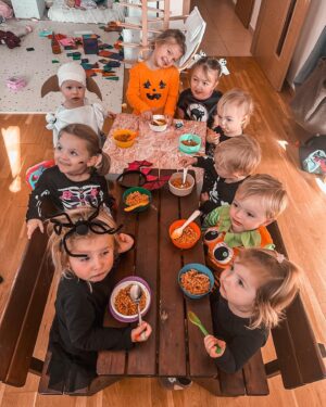 Kateřina Koubová Instagram - Halloween party 🎃
#dobby #hermiona #halloween #party #kids #friends #autumn #pumpkin #costume