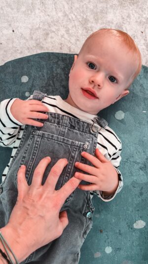 Kateřina Koubová Instagram - Asi není den, kdy bych si neřekla “Oh my god, ježiši, ty vole, do p*dele, tohle nedělej, Maxi neee, dejchej, dáme kafíčko” 😅 A spoustu dalšího 🤦🏼‍♀️
#max #rebel #jevsude #chcetosklenicku