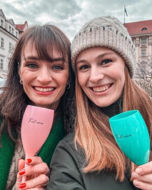 Kateřina Koubová Instagram - Konec roku v té nejlepší společnosti ❤️
Ještě posílám pusu, objetí a ťuknutí skleničky @martina.helis @klarkaproskova a @terry_duskova 😘
#friends #family #kids #happynewyear #bebetter2024