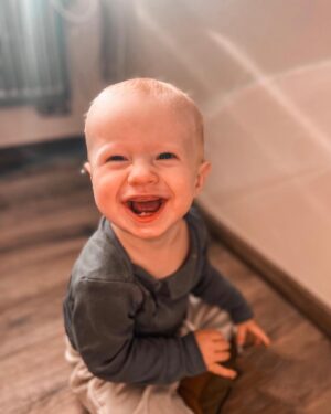 Kateřina Koubová Instagram - Co je pro dítě víc, než jídlo a máma 🫶🏻 A protože chci, aby moje dítě bylo stále takhle usměvavé, tak jsme nedávno přešli na UM Sunar Premium, které skvěle chutná a má nutričně vyvážené složení pro správný vývoj dítěte 😍 Neobsahuje palmový tuk a receptura je z plnotučného mléka.
@sunar_cz #sunarcz #sunarpremium #kojeneckemleko #spoluprace #laska #dite #jidlo #max