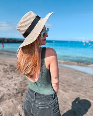 Kateřina Koubová Instagram - Nechceš domu, zůstáváš ☀️🌊
#beach #sea #passion #tenerife #sun #happy