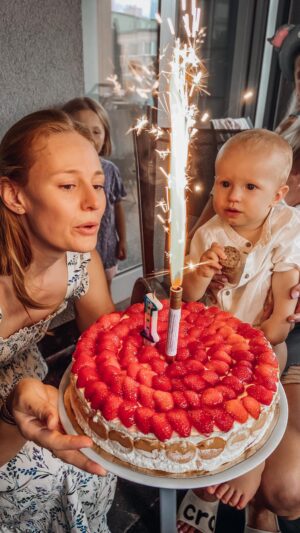 Kateřina Koubová Instagram - To byla párty! 🎉
#party #kids #oneyear #mylove #friends #besties