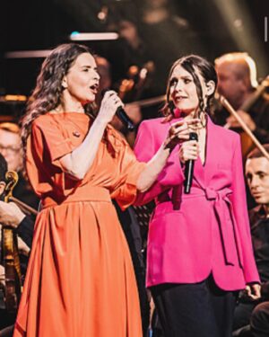 Kateřina Marie Tichá Instagram - 1/mozna se tak narodila, ale spis ne
2/you’re gonna suffer but you’re gonna be happy about it ⚡️
3/to plati i o brzkym vstavani na stenu 🧗🏻‍♀️
4/Sara a jeji prvni navijak 
5/moje nova oblibena fotka s @lenka_no_va 😅
6/particka v Pisku trosku hajp
7/backstage po 10 hodinach v aute be like 😂🤌🏼