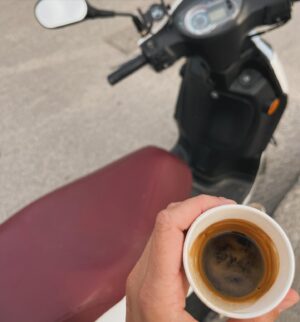 Kateřina Marie Tichá Instagram - pívo na lodi 
pizza v písku
západy z vejšky &
caffe moreno = brand new personality ☕️ 😌

zamilovat se do Itálie mi sice trvalo 28 let, ale jaká je to láska! 🍝