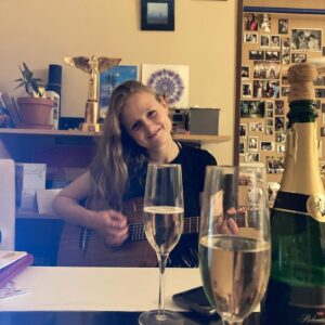 Kateřina Marie Tichá Instagram - zažili jsme s Charliem v tomhle bytě to úplně nejhorší, ale taky to úplně nejlepší a já se teď loučim s velkou nostalgií a vděčná za každej milimetr tohohle místa, který se na nečekaně dlouhej čas stalo mym domovem ☀️