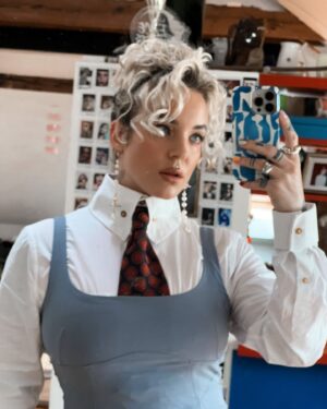 Kateřina Mlejnková Instagram - Děkuju za pozvání @sephoraczechrepublic 🥰 🤍🖤
.
.
.
.
.
.
.
.
#viviennewestwood #earrings #makeup #sephora #koki9 #blonde #updo #hairstyles #makeupartist #natashadenona #byoma #event #vip #style #ootd