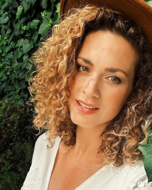 Kateřina Sedláková Instagram - Děkuju holky za dnešní parádní focení 
@zuz.sedlackova_makeu a @luciedvorakovaphoto 
•
#photo #photoshoot #springvibes