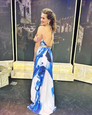 Kateřina Sedláková Instagram - Moc děkuji za včerejší šaty @mifashionlabel , ve kterých jsem se opravdu cítila božsky
•
Premiéra muzikálu TROJA - gratuluji mému muži, byl naprosto fantastický v roli Achillea @peterpecha 
•
Také děkuji @claudiemarcekova_makeup_art za úžasný make up jako vždy 😍
•
#muah #dress #mifashionlabel #claudiestrbkovamarcekova #beautykoncept #muzikal #troja #peterpecha #katerinapechova #premiera