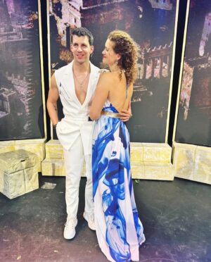 Kateřina Sedláková Instagram - Moc děkuji za včerejší šaty @mifashionlabel , ve kterých jsem se opravdu cítila božsky
•
Premiéra muzikálu TROJA - gratuluji mému muži, byl naprosto fantastický v roli Achillea @peterpecha 
•
Také děkuji @claudiemarcekova_makeup_art za úžasný make up jako vždy 😍
•
#muah #dress #mifashionlabel #claudiestrbkovamarcekova #beautykoncept #muzikal #troja #peterpecha #katerinapechova #premiera