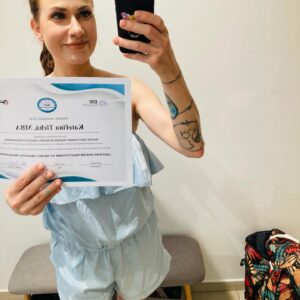 Kateřina Tichá Instagram - MÁÁÁM🥰

Děkuji všem. Na začátku jsem myslela, že na to nemám, teď vím, že mohu všechno co chci😘 

Především děkuji své rodině, svému týmu a všem přátelům a kamarádům. 

A po prázdninách se vidíme na doktorském studiu 😊😍🍀

#mba #nlpmaster