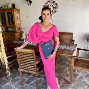 Kateřina Tichá Instagram - MÁÁÁM🥰

Děkuji všem. Na začátku jsem myslela, že na to nemám, teď vím, že mohu všechno co chci😘 

Především děkuji své rodině, svému týmu a všem přátelům a kamarádům. 

A po prázdninách se vidíme na doktorském studiu 😊😍🍀

#mba #nlpmaster