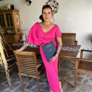 Kateřina Tichá Instagram - MÁÁÁM🥰

Děkuji všem. Na začátku jsem myslela, že na to nemám, teď vím, že mohu všechno co chci😘 

Především děkuji své rodině, svému týmu a všem přátelům a kamarádům. 

A po prázdninách se vidíme na doktorském studiu 😊😍🍀

#mba #nlpmaster