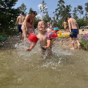 Kateřina Tichá Instagram - CHLAPEČCI. 

Není větší radost, než mít takové parťáky😍🫶 #synove #chlapecci #rodina #maminka #mamka #deti #prazdniny
