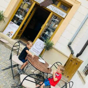 Kateřina Tichá Instagram - Tady nesmíme chybět nikdy! @chocomuseum