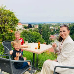 Kateřina Tichá Instagram - Miluju naše výlety. A prázdná Kutná Hora #deti #vylet