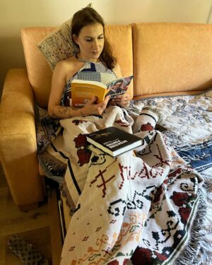 Kateřina Tichá Instagram - ČTENÁŘOVO OKÉNKO

Mít připravené knihy “do zásoby” se vždy hodí a přináší mi to velkou radost. 

Doporučuji tyto dva skvosty od @pok_jakub a pana Jaroslava Petra- oba byli hosté v několika podcastech a vždy jsem se při běhání bavila skvělými informacemi. #kniha #cteni #informace #prirodoveda #pamet