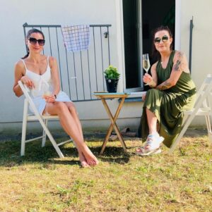 Kateřina Tichá Instagram - Vyšláply jsme spolu horu. Ona nevěřila, že přijdu ( do rána jsem tančila a pila 🥂) a já si říkala- ta je otravná ( ještě víc akční než já). A dnes? @baraklouckova