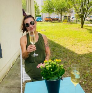 Kateřina Tichá Instagram - Vyšláply jsme spolu horu. Ona nevěřila, že přijdu ( do rána jsem tančila a pila 🥂) a já si říkala- ta je otravná ( ještě víc akční než já). A dnes? @baraklouckova