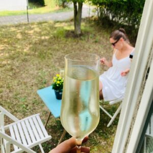 Kateřina Tichá Instagram - Vyšláply jsme spolu horu. Ona nevěřila, že přijdu ( do rána jsem tančila a pila 🥂) a já si říkala- ta je otravná ( ještě víc akční než já). A dnes? @baraklouckova