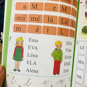 Kateřina Tichá Instagram - A brzy začne nová kapitola v naší krásné škole ❤️😊 #1.trida #skola #zakladniskola #prvnitrida #vzpominky