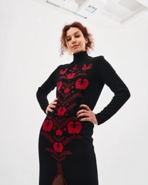 Kateryna Dychka Instagram - червоне - то любов, а чорне - то журба❤️🖤

style: @polivik.design 
photo: @slava.sherstiuk