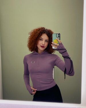Kateryna Dychka Instagram - це я о 8й ранку після 4х ночей обстрілів на зйомці🙂

а шо робить?))