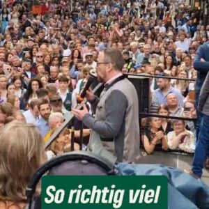 Katharina Schulze Instagram - Wir wünschen allen einen schönen Berg 2024!

Danke an @kathaschulze für die Unterstützung und danke an @florianjanik und @joachim.herrmann.csu für die Zusammenarbeit und das Engagement für die StUB!

#grün #erlangen #berg #wirprostub #europa