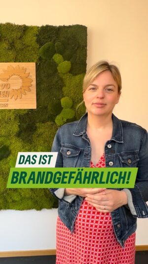 Katharina Schulze Instagram - Gewalt gegen Wahlkämpfer*innen geht gar nicht!

Wir verurteilen die brutalen Angriffe aufs Schärfste. Auch du kannst helfen den Rechtsrutsch zu stoppen. Teile das Video mit deinen Leuten und lass uns ein 💚 in den Kommentaren da. 💚 🌻

#RechtsRutschStoppen #MitDir #TeamBayern #HaltungZeigen #Demokratie #Grüne